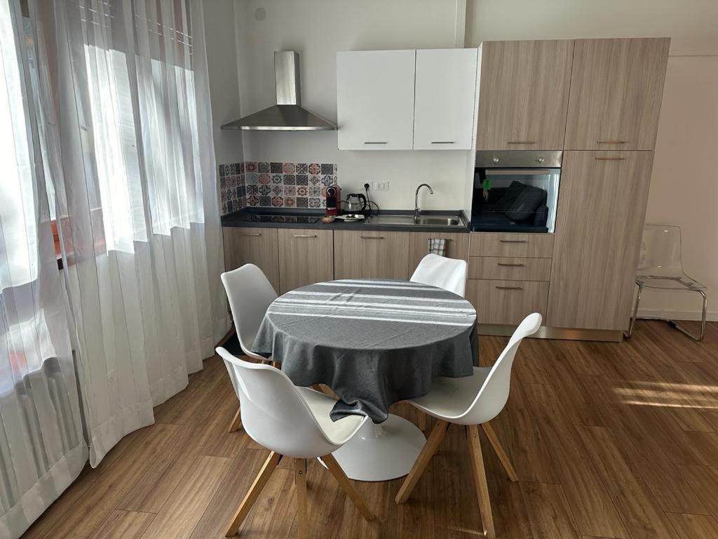 Elegante In Centro Apartment *